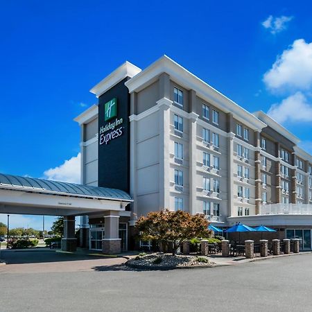 Holiday Inn Express Hotels- Hampton By Ihg Exterior foto